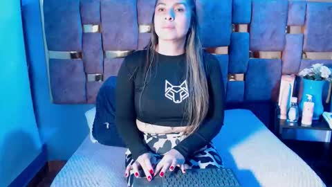 Snapshot of hellen_mark chatting on March 27, 11:21 am Hellen. online show from March 27, 11:21 am