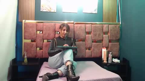 Snapshot of hellen_mark chatting on April 2, 11:30 am Hellen. online show from April 2, 11:30 am