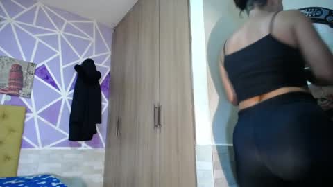 Snapshot of hellen_maya chatting on May 18, 6:03 pm hellen maya online show from May 18, 6:03 pm