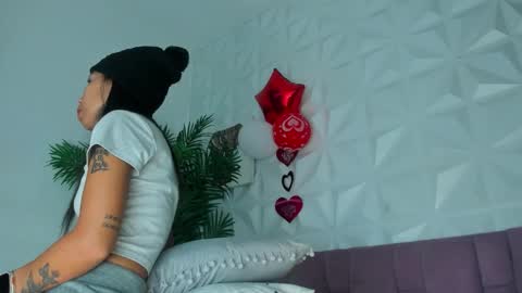 Snapshot of hellen_sky_ chatting on February 17, 7:09 pm hellen online show from February 17, 7:09 pm