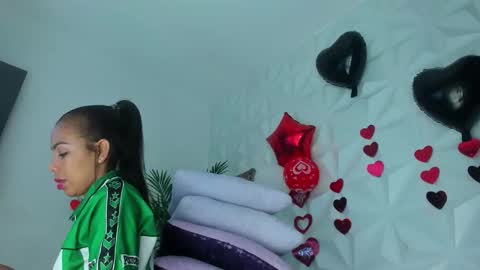 Snapshot of hellen_sky_ chatting on March 4, 7:20 pm hellen online show from March 4, 7:20 pm