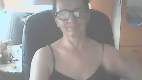 hellenmarie online show from June 29, 4:40 pm