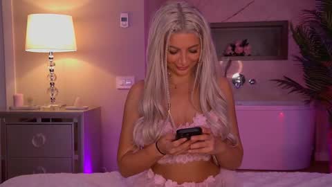 Snapshot of hellenroyy chatting on September 20, 3:29 am hellenroyy online show from September 20, 3:29 am