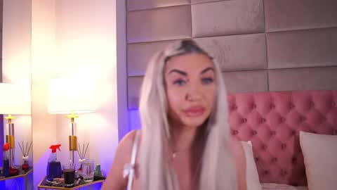 hellenroyy online show from March 23, 4:49 am