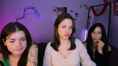 Helli online show from December 20, 8:38 pm