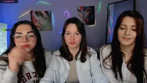 Helli online show from February 7, 8:12 pm