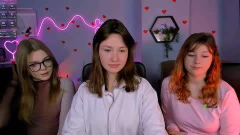 Snapshot of helli_belli chatting on February 18, 8:27 pm Helli online show from February 18, 8:27 pm