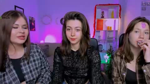 Snapshot of helli_belli chatting on March 28, 8:19 pm Helli online show from March 28, 8:19 pm