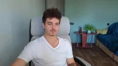 Snapshot of hellish_sugar chatting on October 13, 7:19 am Remy online show from October 13, 7:19 am