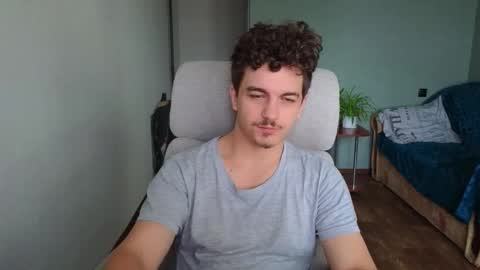 Snapshot of hellish_sugar chatting on October 17, 6:38 am Remy online show from October 17, 6:38 am