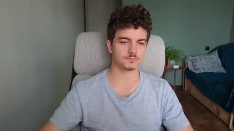 Snapshot of hellish_sugar chatting on October 21, 7:09 am Remy online show from October 21, 7:09 am