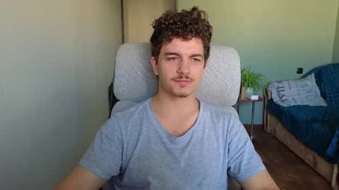 Snapshot of hellish_sugar chatting on October 23, 6:34 am Remy online show from October 23, 6:34 am