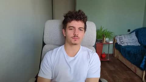 Snapshot of hellish_sugar chatting on October 24, 8:33 am Remy online show from October 24, 8:33 am