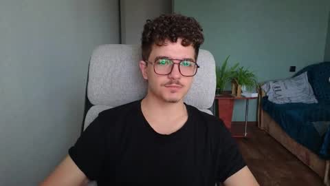 Snapshot of hellish_sugar chatting on October 27, 7:12 am Remy online show from October 27, 7:12 am