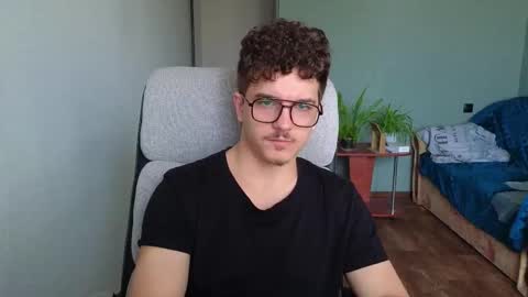 Snapshot of hellish_sugar chatting on October 28, 7:12 am Remy online show from October 28, 7:12 am