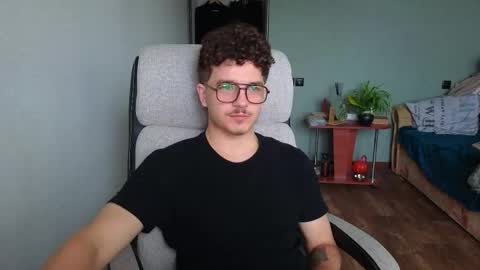 Snapshot of hellish_sugar chatting on November 12, 8:04 am Remy online show from November 12, 8:04 am