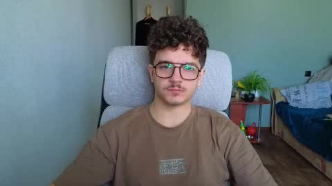 Snapshot of hellish_sugar chatting on November 15, 8:11 am Remy online show from November 15, 8:11 am