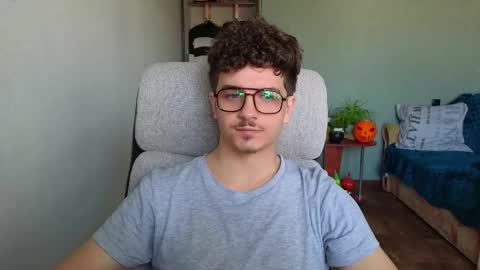 Snapshot of hellish_sugar chatting on November 21, 10:58 am Remy online show from November 21, 10:58 am