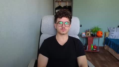 Snapshot of hellish_sugar chatting on November 22, 8:57 am Remy online show from November 22, 8:57 am