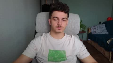 Snapshot of hellish_sugar chatting on December 1, 9:58 am Remy online show from December 1, 9:58 am