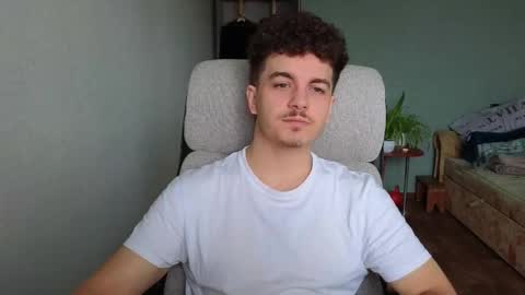 Snapshot of hellish_sugar chatting on December 2, 10:09 am Remy online show from December 2, 10:09 am