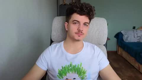 Snapshot of hellish_sugar chatting on February 5, 7:46 am Remy online show from February 5, 7:46 am