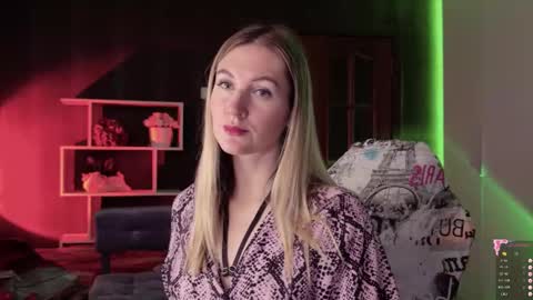 Alisia  Monday to Friday from 10 am to 4 pm GMT 2 online show from October 20, 8:15 am