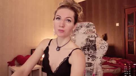 Snapshot of hello_lisha chatting on March 3, 8:31 am Alisia Monday to Friday from 10 am to 4 pm GMT 2 online show from March 3, 8:31 am