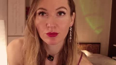 Alisia  Monday to Friday from 10 am to 4 pm GMT 2 online show from July 6, 9:17 am