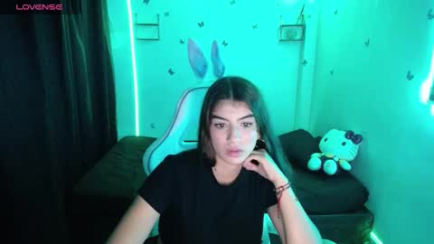 Snapshot of helloo_kityy25 chatting on February 10, 2:19 am helloo_kityy25 online show from February 10, 2:19 am