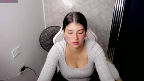 Snapshot of helloo_kityy25 chatting on January 6, 2:48 am helloo_kityy25 online show from January 6, 2:48 am