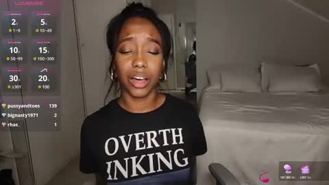 Snapshot of hellsd97 chatting on December 5, 6:10 am hellsd97 online show from December 5, 6:10 am