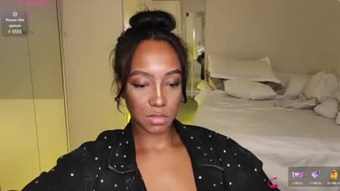 Snapshot of hellsd97 chatting on December 10, 1:32 am hellsd97 online show from December 10, 1:32 am