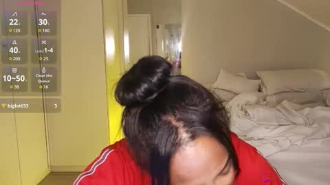 Snapshot of hellsd97 chatting on December 17, 2:33 am hellsd97 online show from December 17, 2:33 am