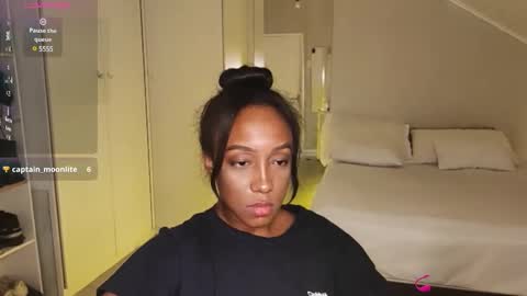 Snapshot of hellsd97 chatting on December 30, 3:25 am hellsd97 online show from December 30, 3:25 am