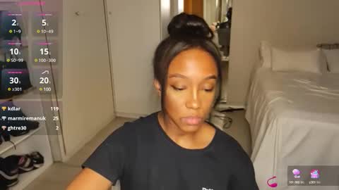 Snapshot of hellsd97 chatting on March 1, 3:53 am hellsd97 online show from March 1, 3:53 am