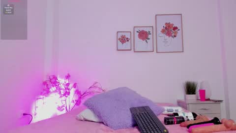 Snapshot of hellzel_moon chatting on October 20, 7:14 pm Hellzel online show from October 20, 7:14 pm