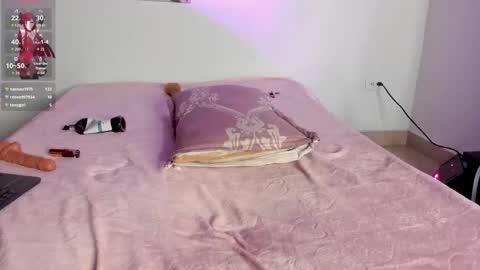 Snapshot of hellzel_moon chatting on February 3, 6:22 am Hellzel online show from February 3, 6:22 am