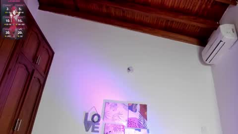 Snapshot of hellzel_moon chatting on February 6, 3:22 am Hellzel online show from February 6, 3:22 am