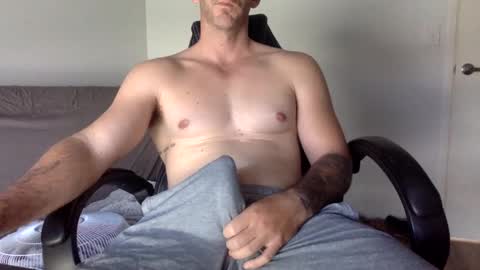 Snapshot of hendo92 chatting on February 21, 3:34 am Hendo online show from February 21, 3:34 am