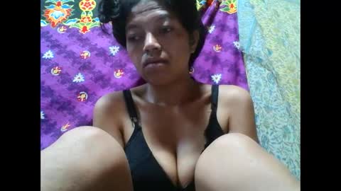 Snapshot of henitsaldy chatting on March 5, 2:51 am henitsaldy online show from March 5, 2:51 am