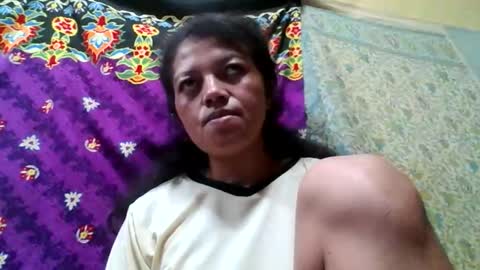 Snapshot of henitsaldy chatting on March 12, 9:59 am henitsaldy online show from March 12, 9:59 am