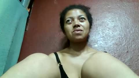 Snapshot of henitsaldy chatting on March 16, 5:44 am henitsaldy online show from March 16, 5:44 am