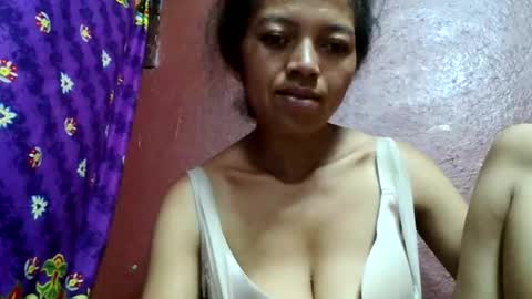 henitsaldy online show from May 2, 7:08 pm