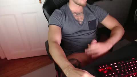 Snapshot of henning_grande chatting on September 21, 7:15 pm henning_grande online show from September 21, 7:15 pm