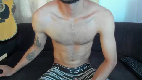 Snapshot of henrik_senn chatting on September 18, 8:33 pm henrik_senn online show from September 18, 8:33 pm
