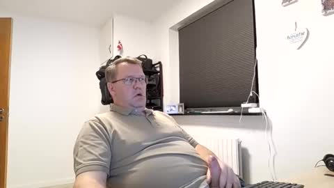 henrikrp1971 online show from December 19, 4:24 pm