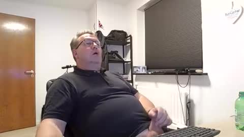 henrikrp1971 online show from October 3, 10:07 pm