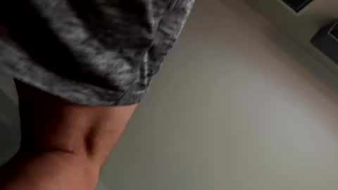 Snapshot of henry0043 chatting on January 9, 9:06 am henry0043 online show from January 9, 9:06 am