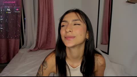 Snapshot of hera_069 chatting on January 7, 12:24 am Hello I am Valentina independent Colombian model I love sensuality and pleasure welcome online show from January 7, 12:24 am